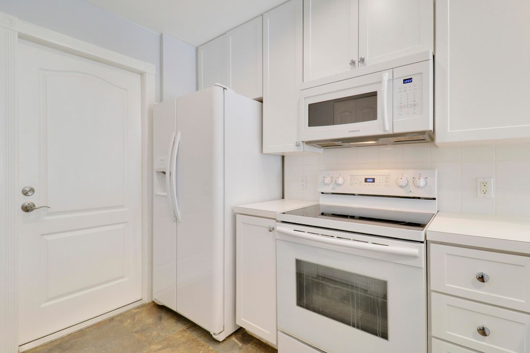 For Sale: $560,000 (3 beds, 2 baths, 1401 Square Feet)