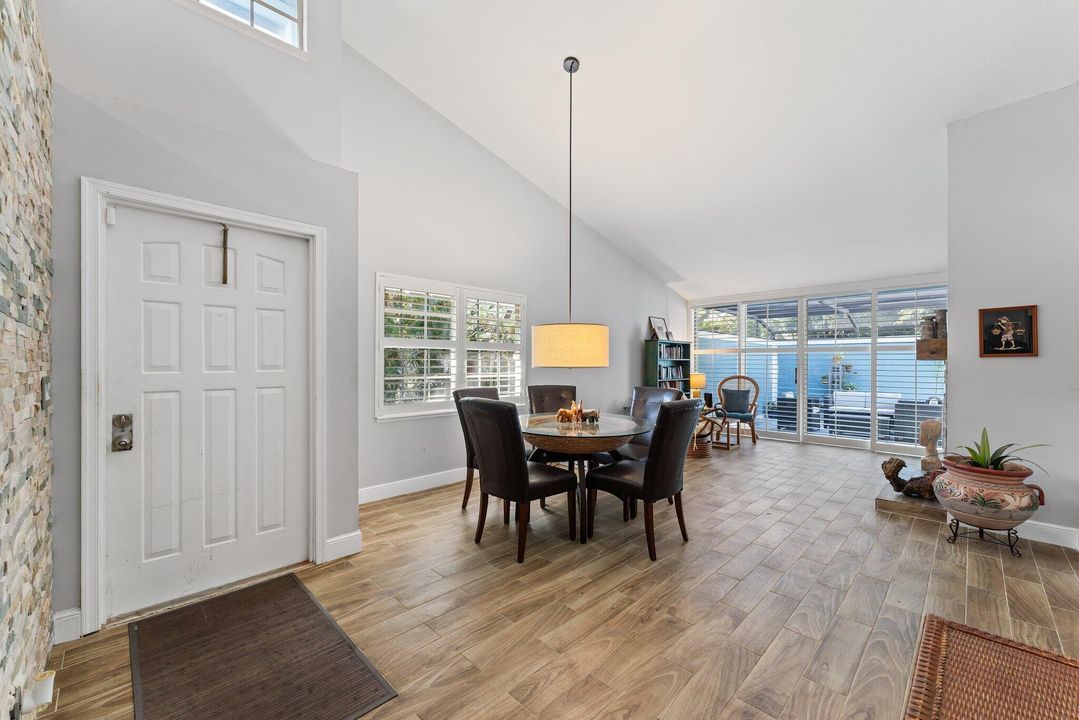 For Sale: $499,000 (2 beds, 2 baths, 1254 Square Feet)