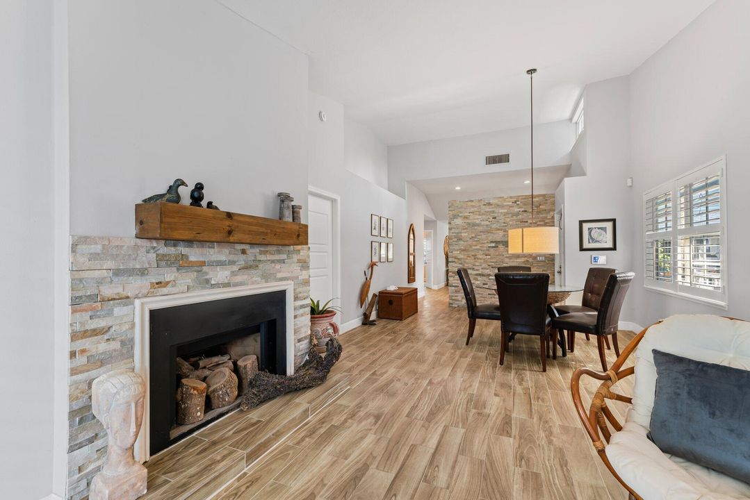 For Sale: $499,000 (2 beds, 2 baths, 1254 Square Feet)