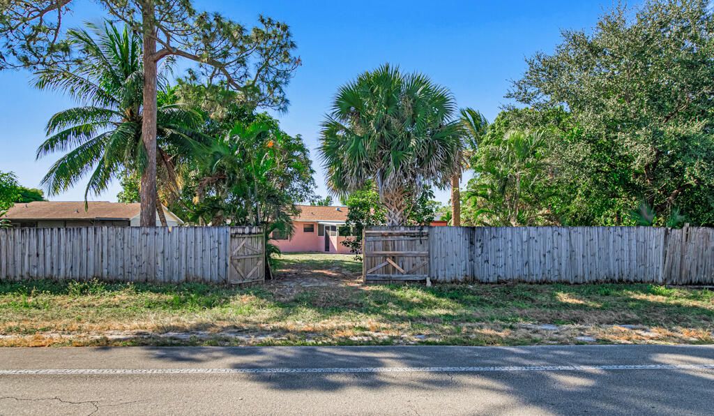 Active With Contract: $455,000 (3 beds, 2 baths, 1000 Square Feet)