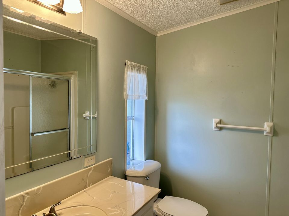 For Sale: $115,000 (2 beds, 2 baths, 1100 Square Feet)