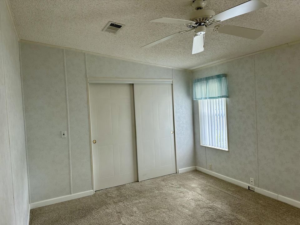 For Sale: $115,000 (2 beds, 2 baths, 1100 Square Feet)