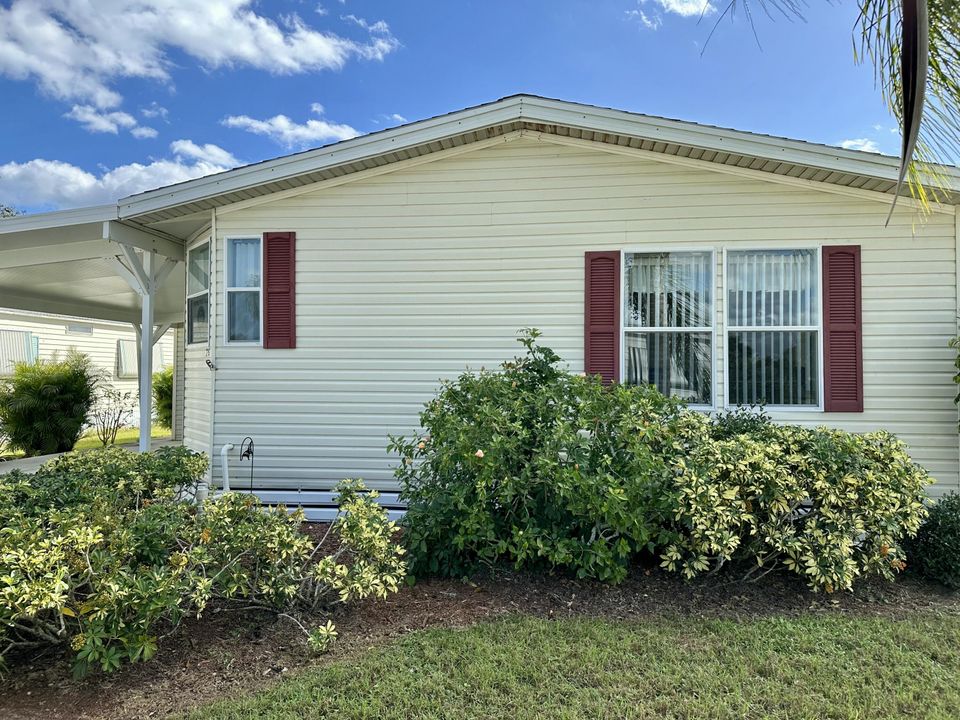 For Sale: $115,000 (2 beds, 2 baths, 1100 Square Feet)