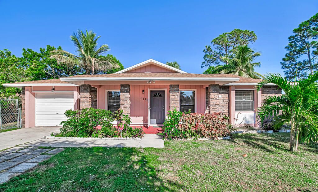 Active With Contract: $455,000 (3 beds, 2 baths, 1000 Square Feet)