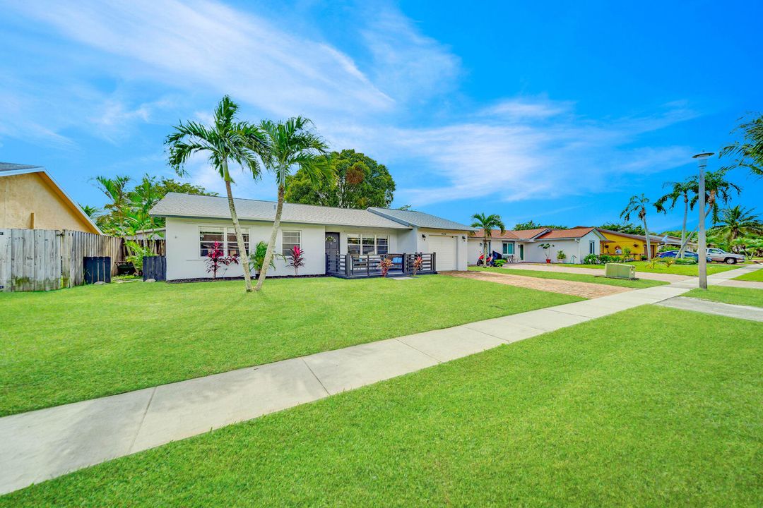 For Sale: $499,900 (3 beds, 2 baths, 1335 Square Feet)