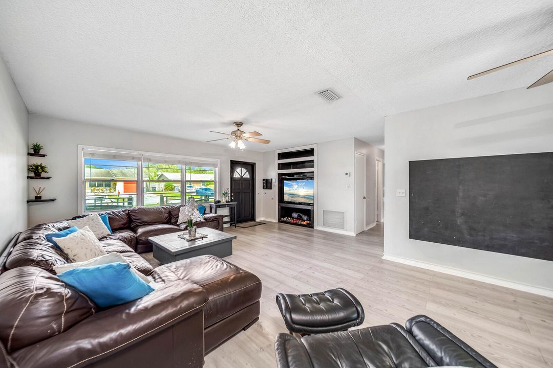 For Sale: $499,900 (3 beds, 2 baths, 1335 Square Feet)