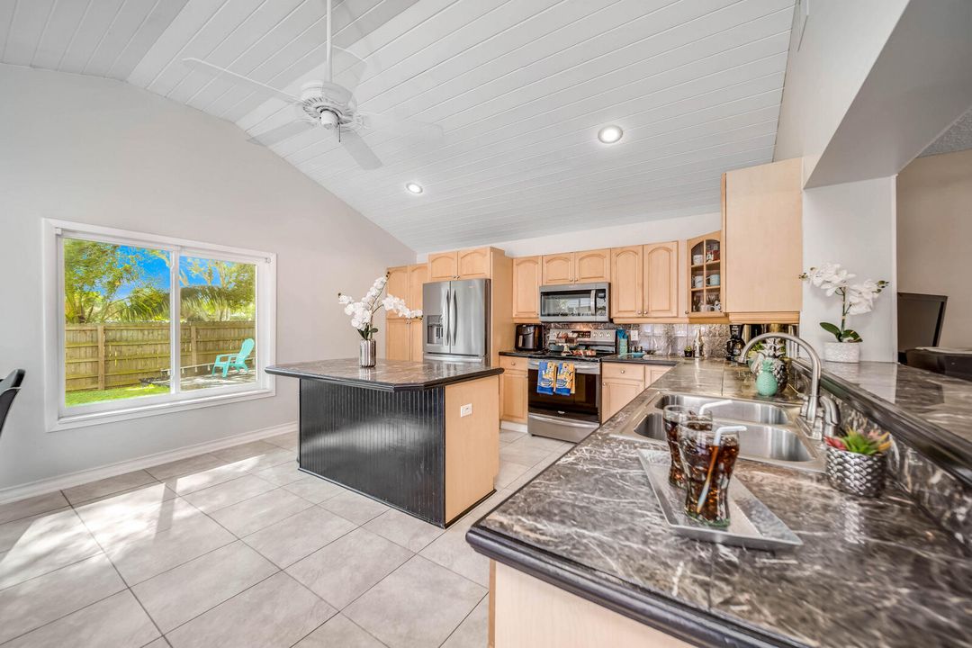 For Sale: $499,900 (3 beds, 2 baths, 1335 Square Feet)