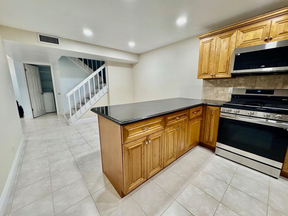 For Sale: $317,500 (3 beds, 2 baths, 1392 Square Feet)