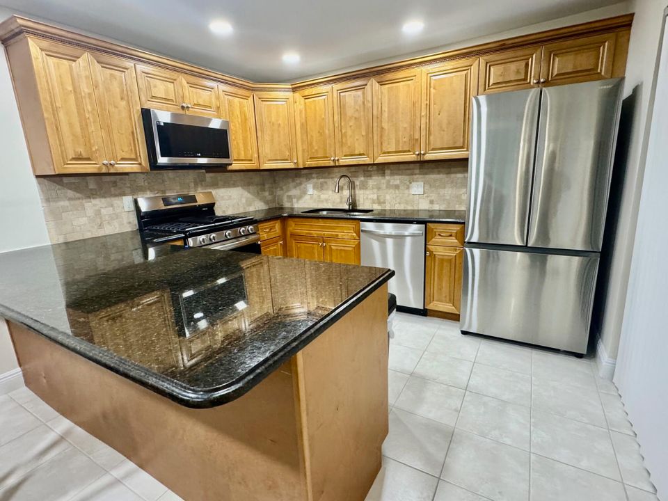 For Sale: $317,500 (3 beds, 2 baths, 1392 Square Feet)