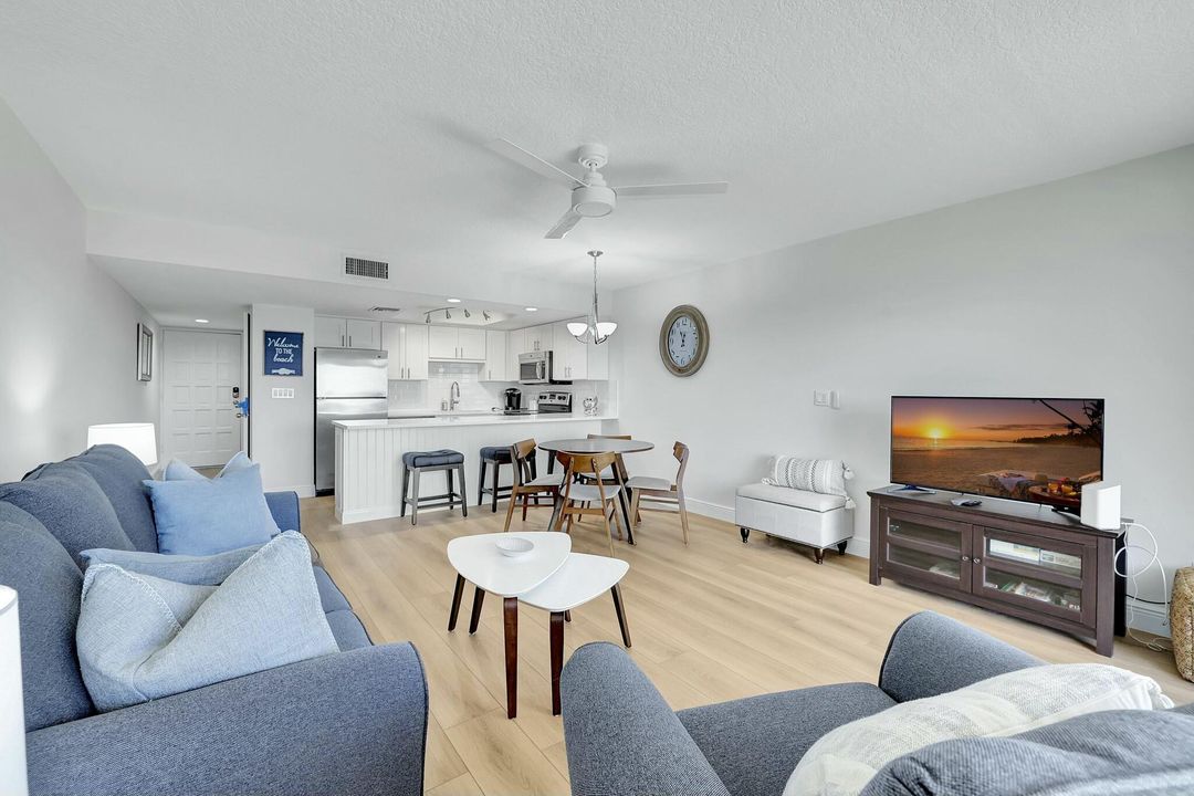 For Sale: $595,000 (1 beds, 1 baths, 650 Square Feet)