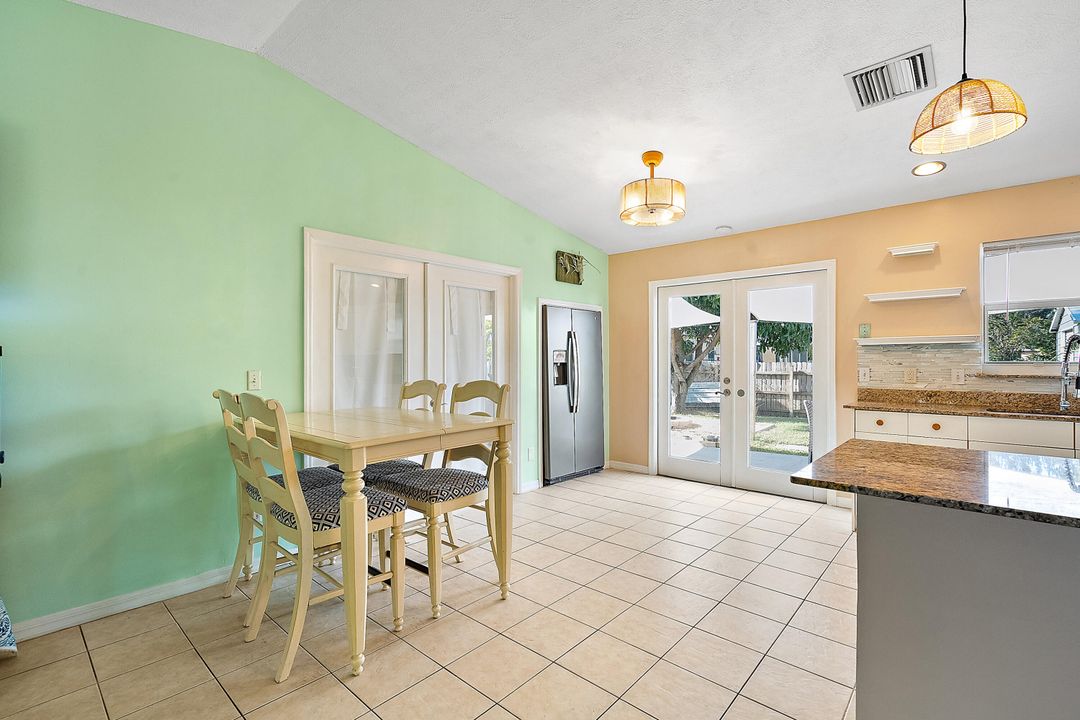 For Sale: $372,000 (3 beds, 2 baths, 1032 Square Feet)