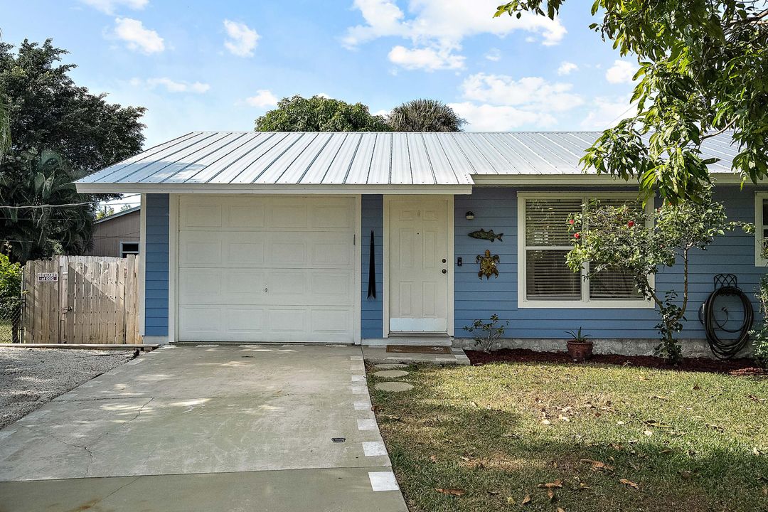 For Sale: $372,000 (3 beds, 2 baths, 1032 Square Feet)