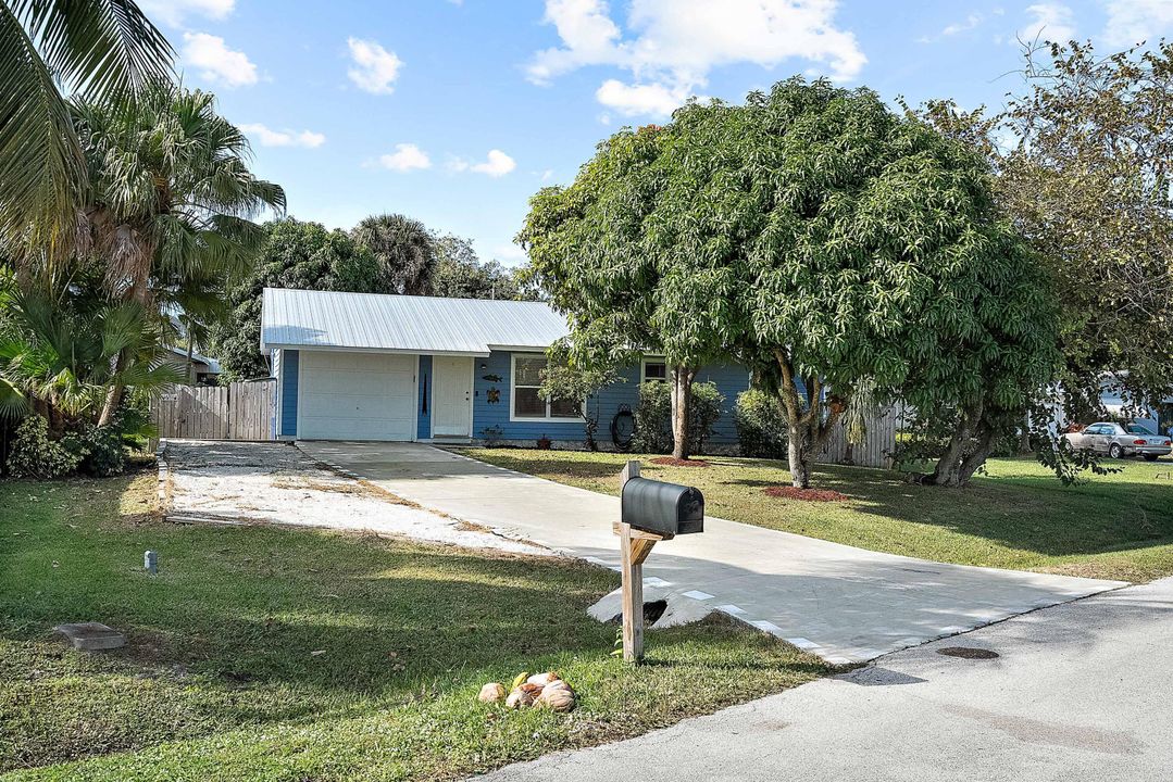 For Sale: $372,000 (3 beds, 2 baths, 1032 Square Feet)