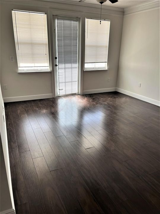 Active With Contract: $1,750 (1 beds, 1 baths, 820 Square Feet)