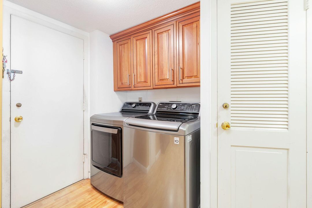 For Sale: $689,000 (2 beds, 2 baths, 1395 Square Feet)