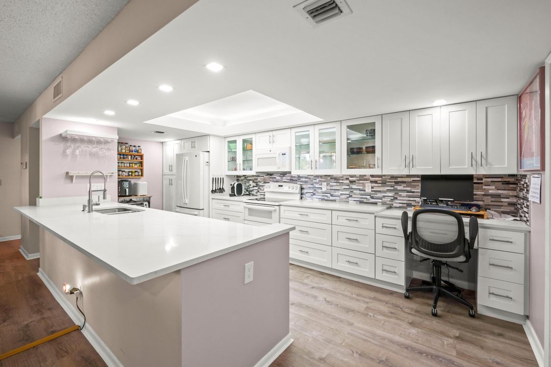 For Sale: $397,500 (2 beds, 2 baths, 1290 Square Feet)