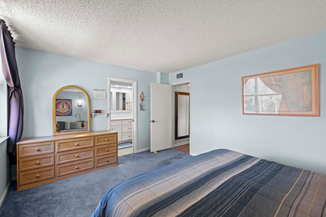 For Sale: $397,500 (2 beds, 2 baths, 1290 Square Feet)