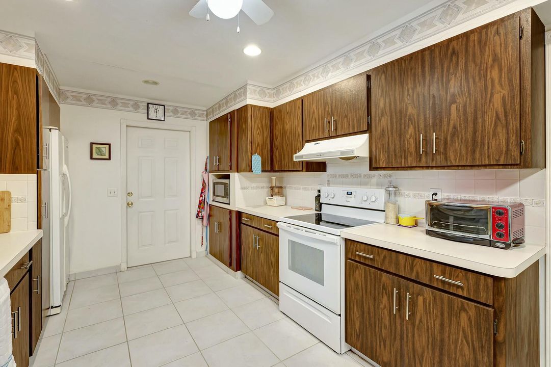 For Sale: $676,000 (3 beds, 2 baths, 2444 Square Feet)