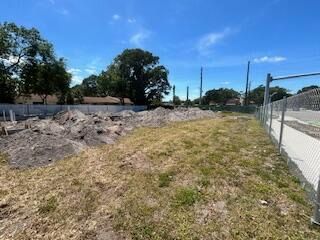 Active With Contract: $599,000 (4 beds, 3 baths, 1735 Square Feet)