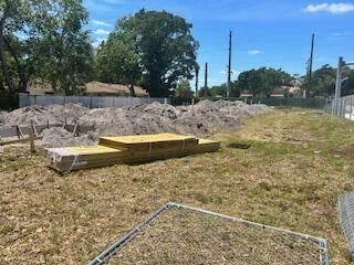 Active With Contract: $599,000 (4 beds, 3 baths, 1735 Square Feet)