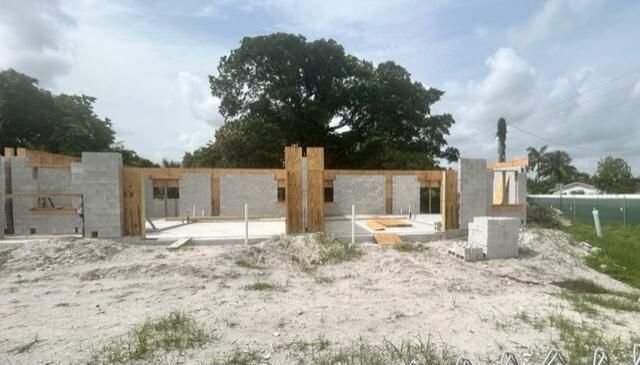 Active With Contract: $599,000 (4 beds, 3 baths, 1735 Square Feet)