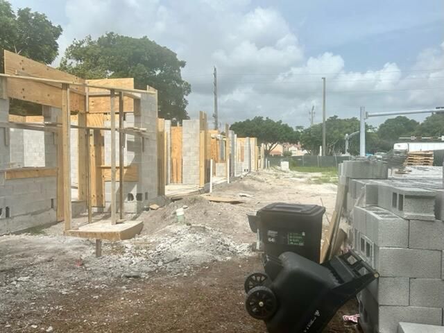 Active With Contract: $599,000 (4 beds, 3 baths, 1735 Square Feet)