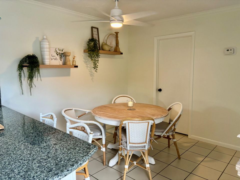 For Sale: $299,500 (2 beds, 2 baths, 1288 Square Feet)