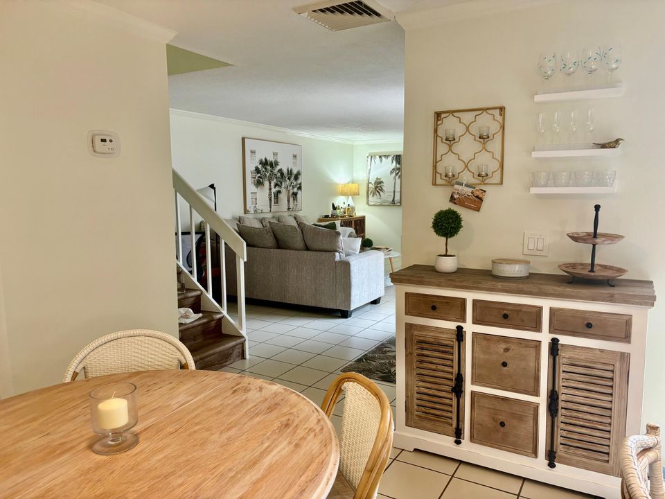 For Sale: $299,500 (2 beds, 2 baths, 1288 Square Feet)