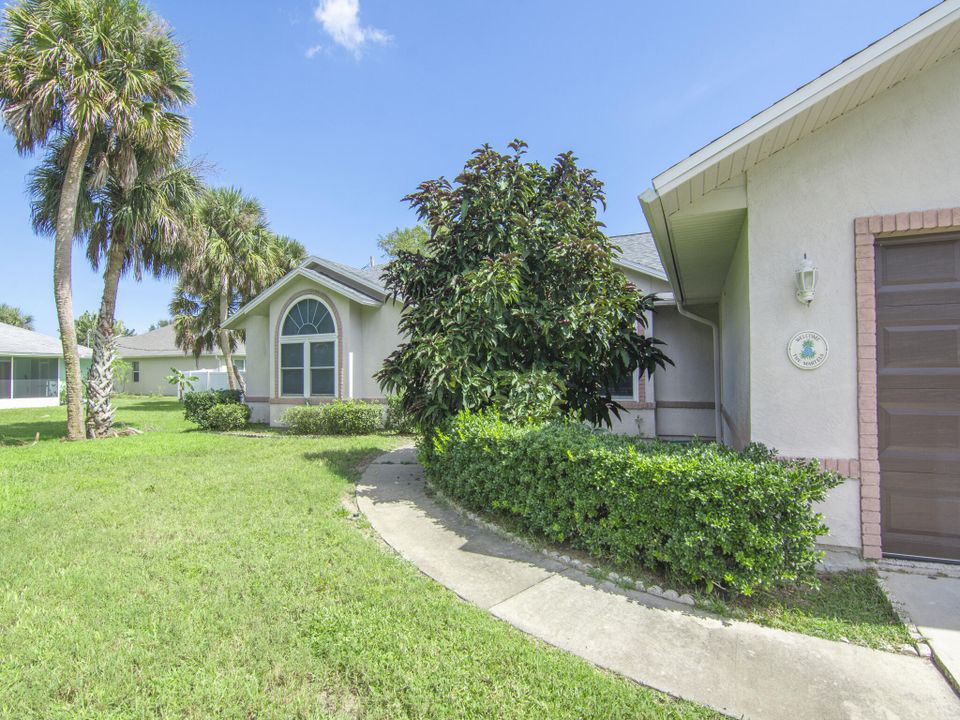 For Sale: $350,000 (3 beds, 2 baths, 1878 Square Feet)