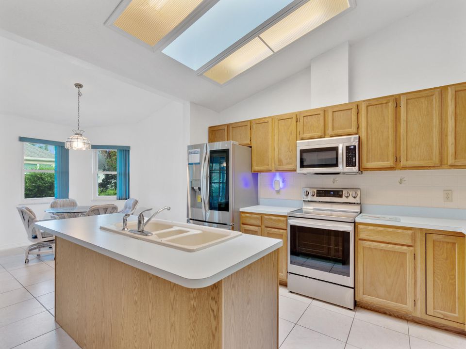 For Sale: $350,000 (3 beds, 2 baths, 1878 Square Feet)