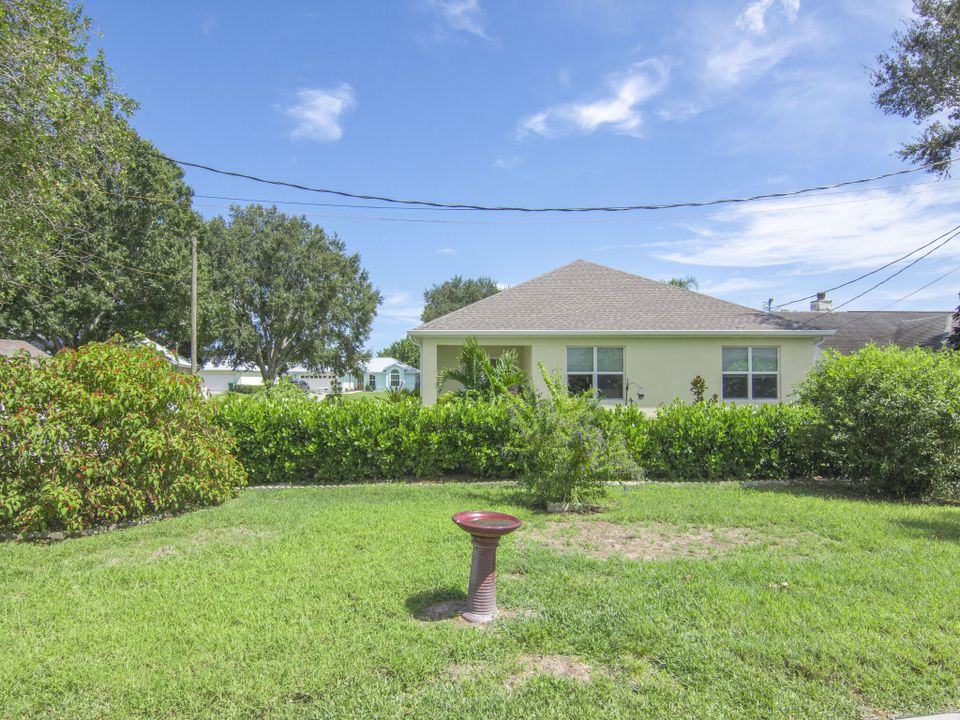 For Sale: $350,000 (3 beds, 2 baths, 1878 Square Feet)