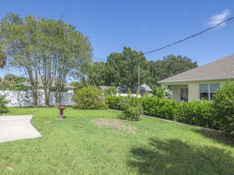 For Sale: $350,000 (3 beds, 2 baths, 1878 Square Feet)