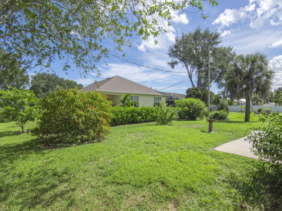 For Sale: $350,000 (3 beds, 2 baths, 1878 Square Feet)