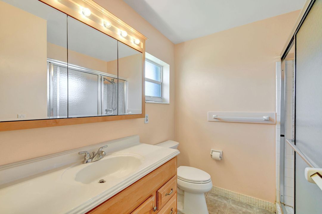 For Sale: $129,900 (1 beds, 1 baths, 612 Square Feet)