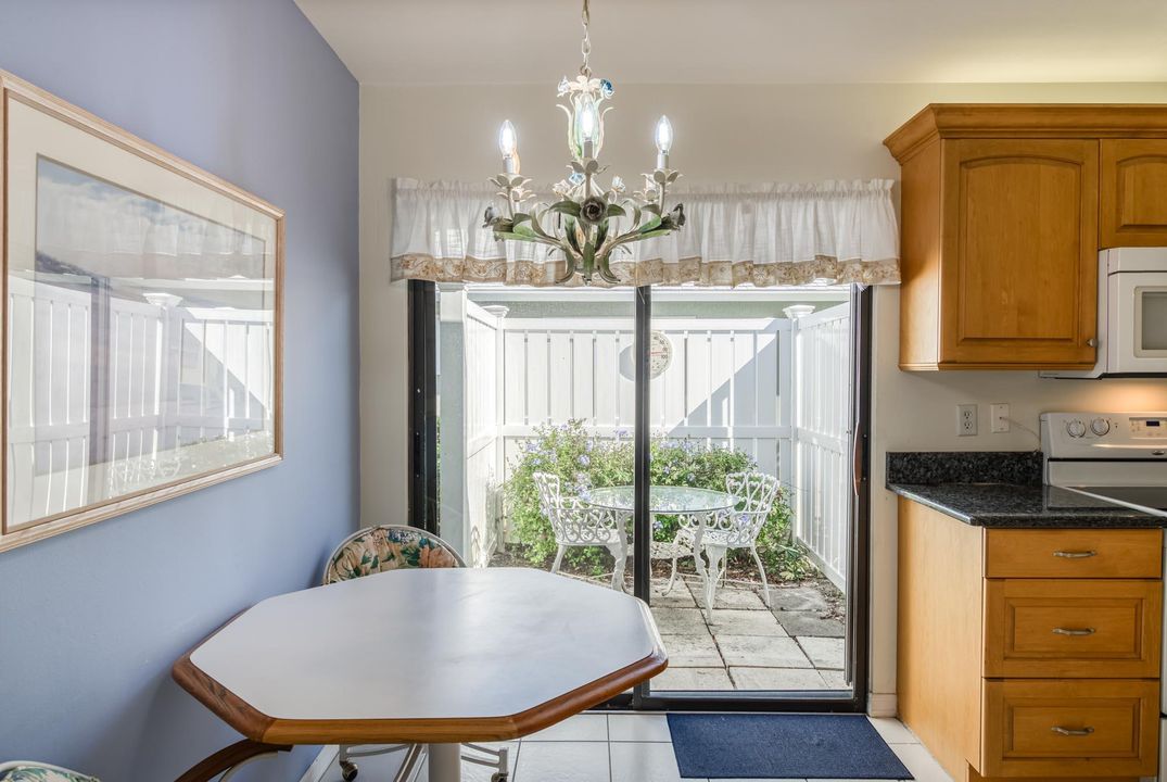 For Sale: $330,000 (2 beds, 2 baths, 1309 Square Feet)