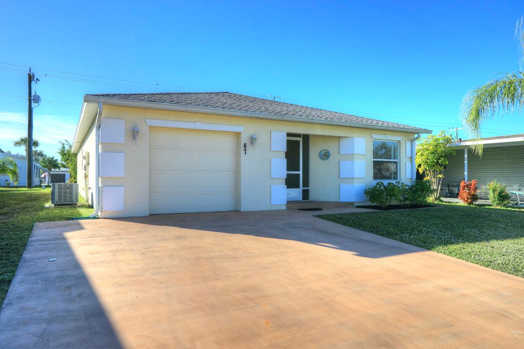 For Sale: $179,900 (2 beds, 2 baths, 1319 Square Feet)