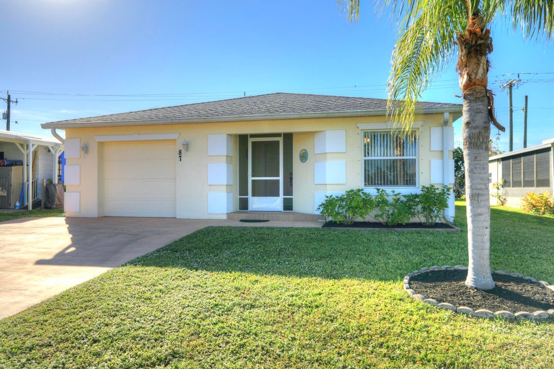 For Sale: $179,900 (2 beds, 2 baths, 1319 Square Feet)