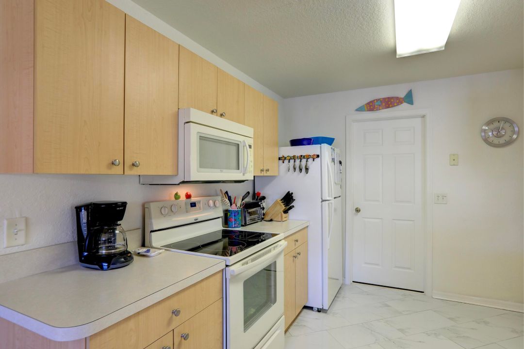 For Sale: $179,900 (2 beds, 2 baths, 1319 Square Feet)