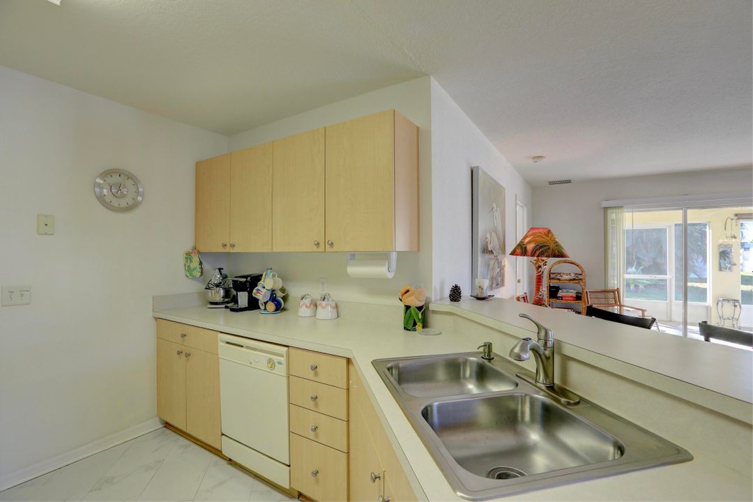 For Sale: $179,900 (2 beds, 2 baths, 1319 Square Feet)