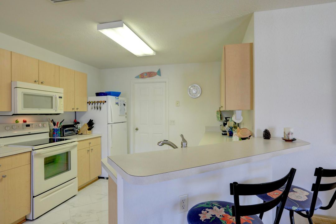 For Sale: $179,900 (2 beds, 2 baths, 1319 Square Feet)