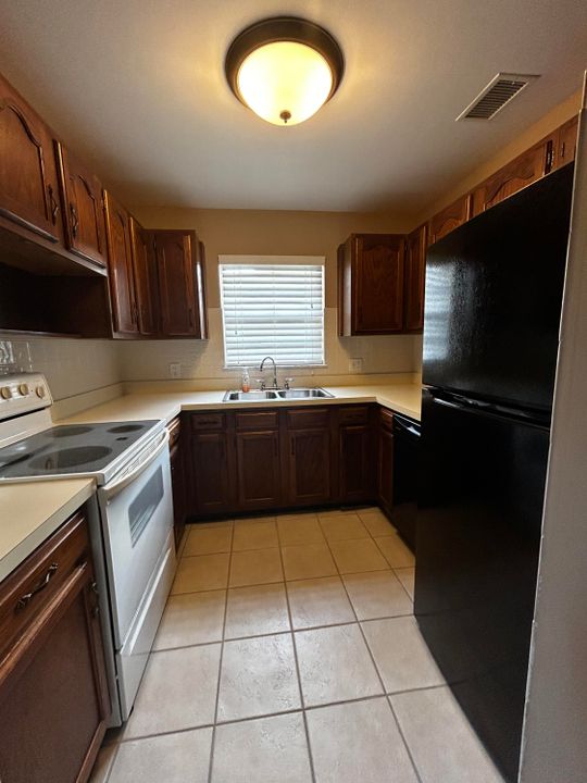 For Sale: $154,900 (2 beds, 2 baths, 1080 Square Feet)