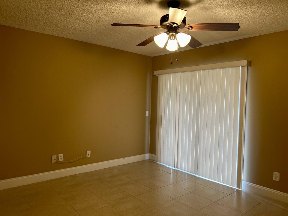 For Sale: $154,900 (2 beds, 2 baths, 1080 Square Feet)