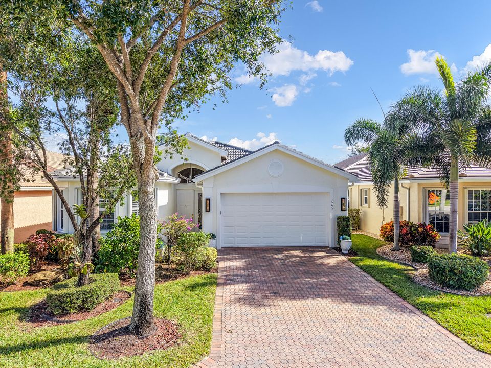 For Sale: $799,000 (3 beds, 2 baths, 2347 Square Feet)