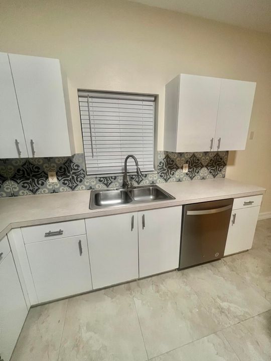 For Rent: $2,900 (3 beds, 2 baths, 1536 Square Feet)