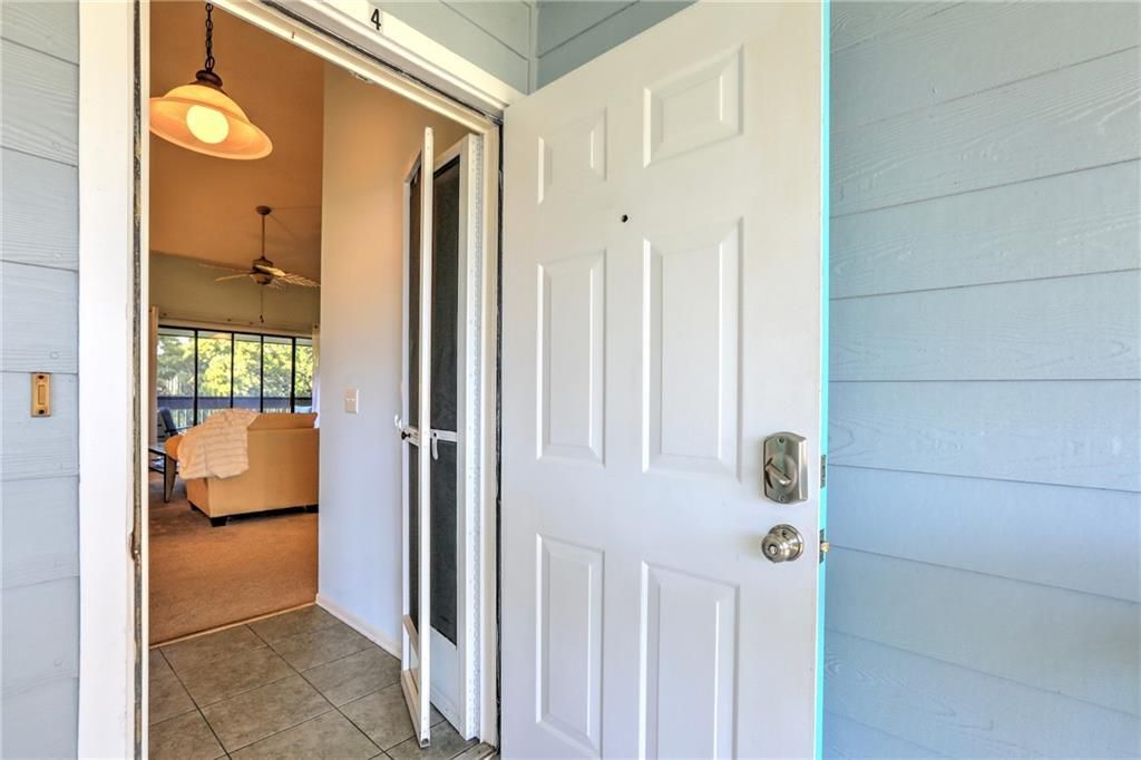 For Sale: $249,900 (2 beds, 2 baths, 1060 Square Feet)