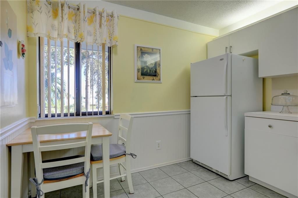 For Sale: $249,900 (2 beds, 2 baths, 1060 Square Feet)