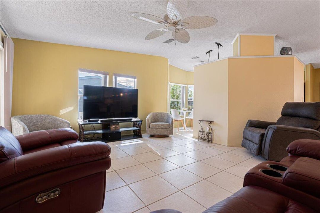 For Sale: $168,000 (2 beds, 2 baths, 1260 Square Feet)