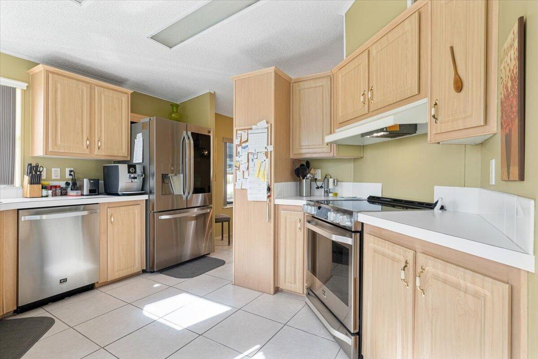 For Sale: $168,000 (2 beds, 2 baths, 1260 Square Feet)