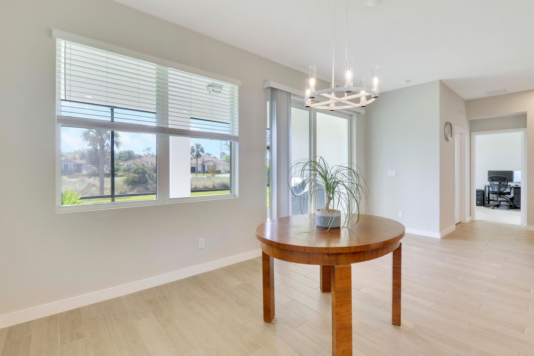 For Sale: $599,000 (3 beds, 2 baths, 1816 Square Feet)