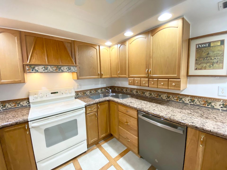 For Sale: $359,000 (2 beds, 2 baths, 1176 Square Feet)